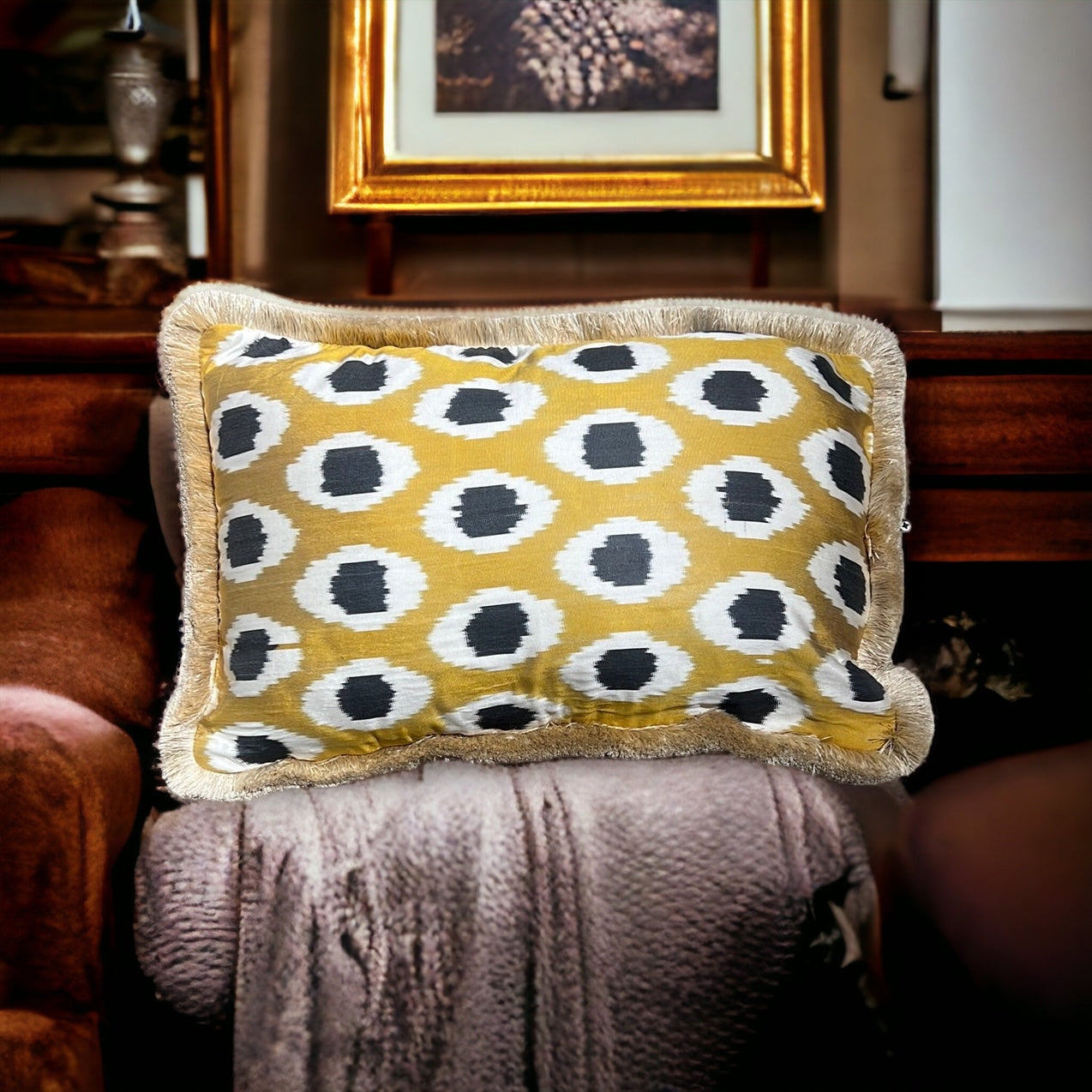 Cuscino in pura seta ikat con frange