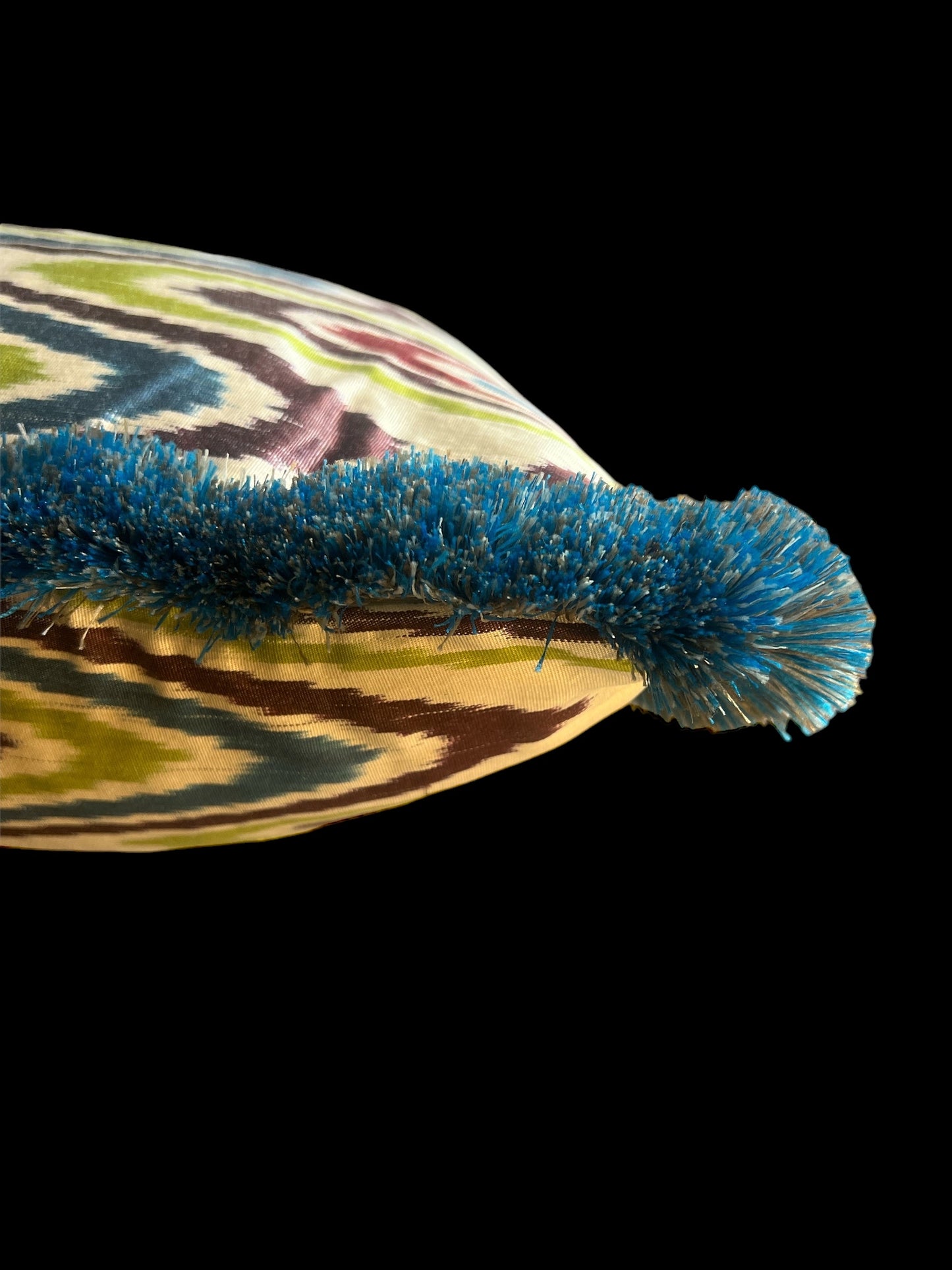 Cuscino in pura seta ikat con frange