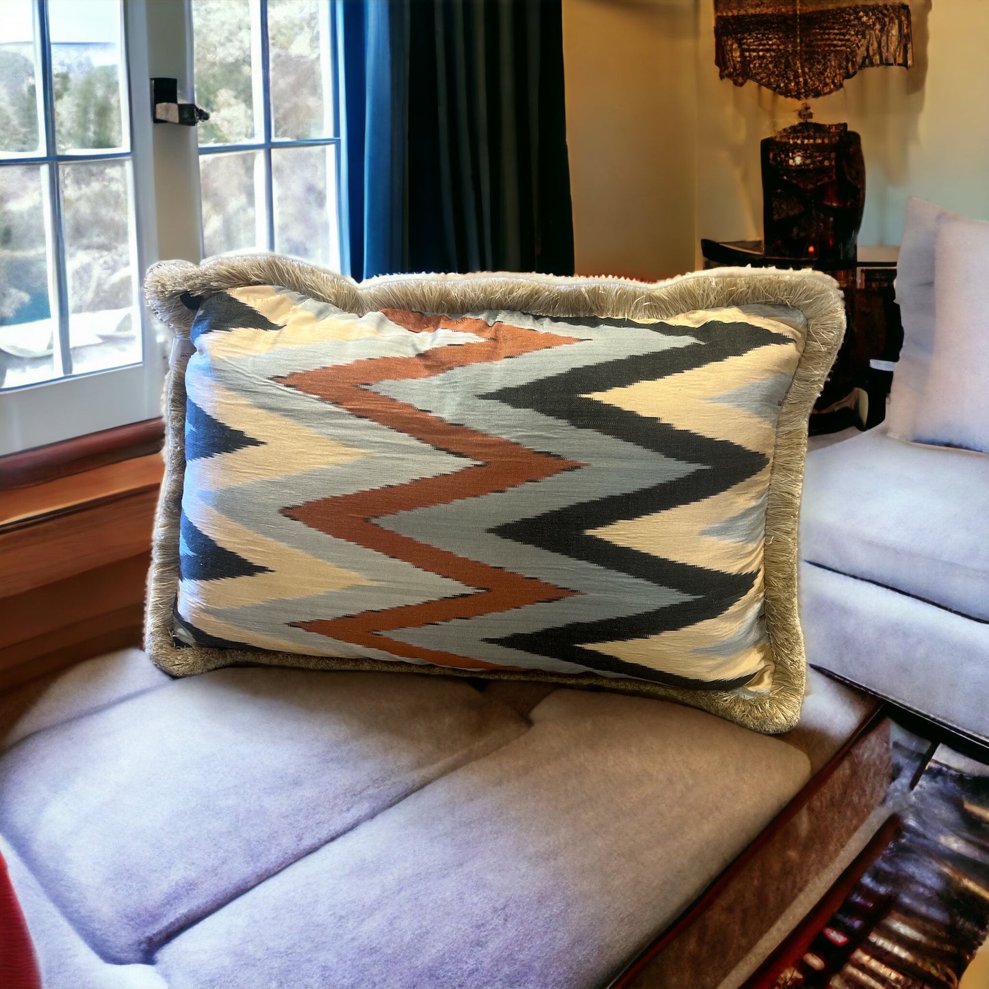 Cuscino in pura seta ikat con frange