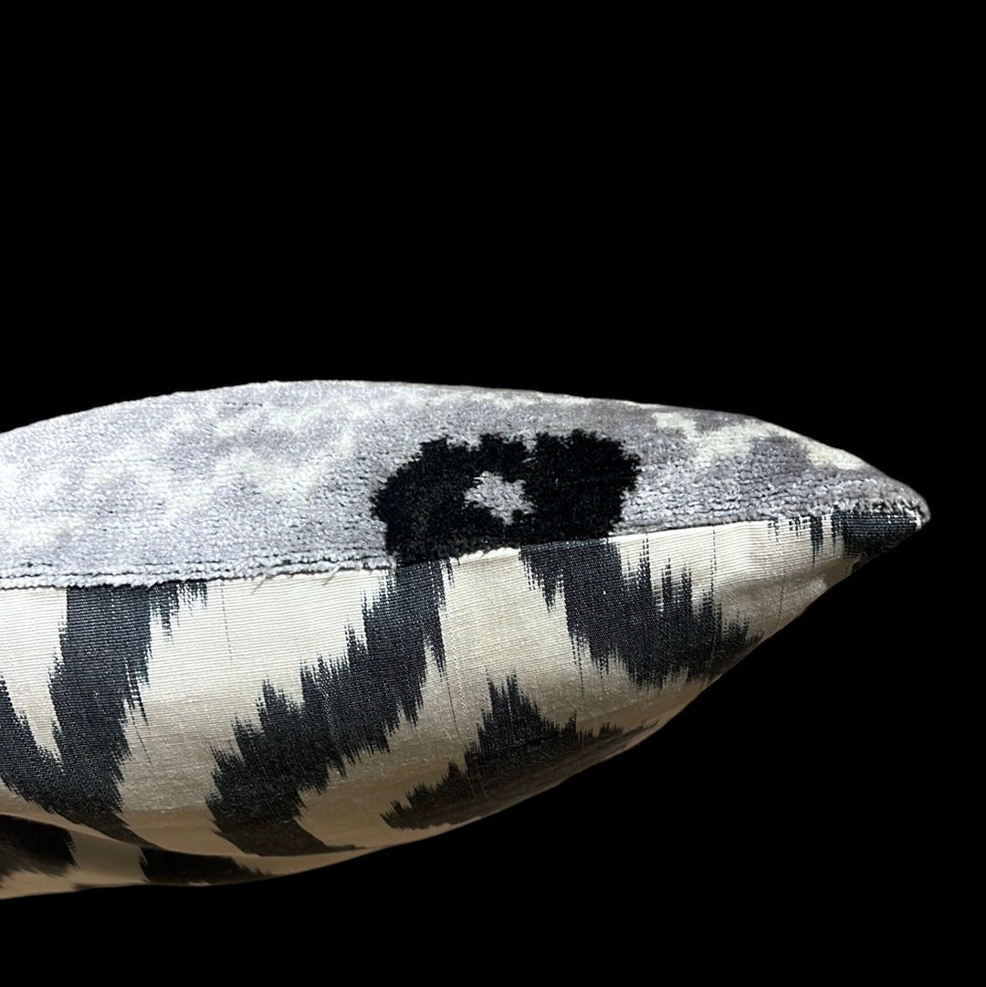 Cuscino in velluto di seta Ikat
