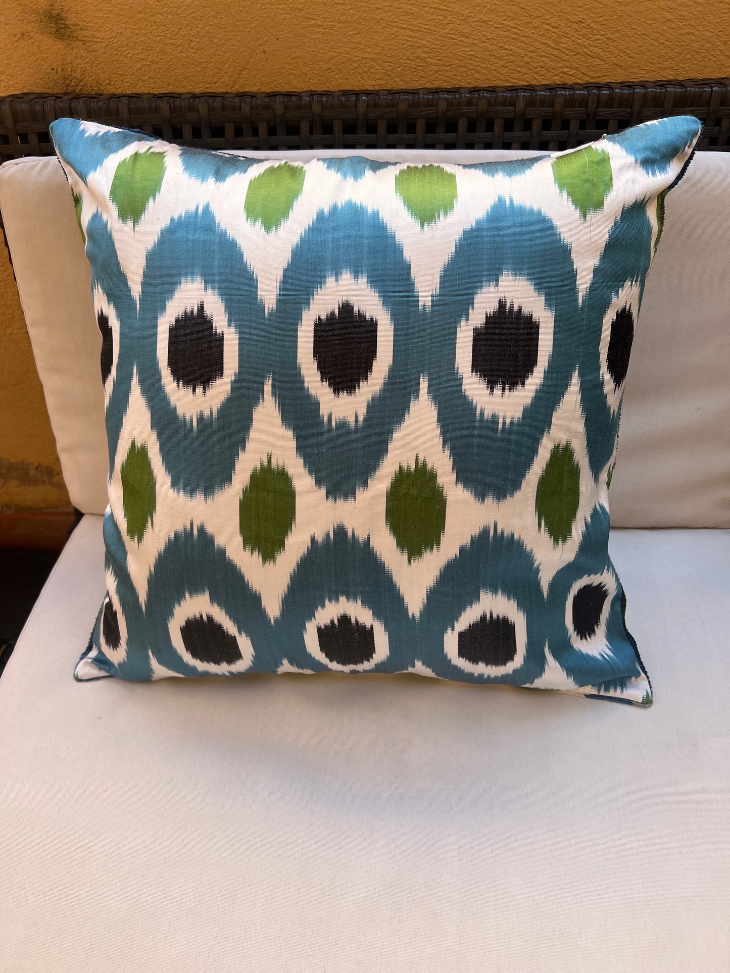 Cuscino in velluto di seta ikat