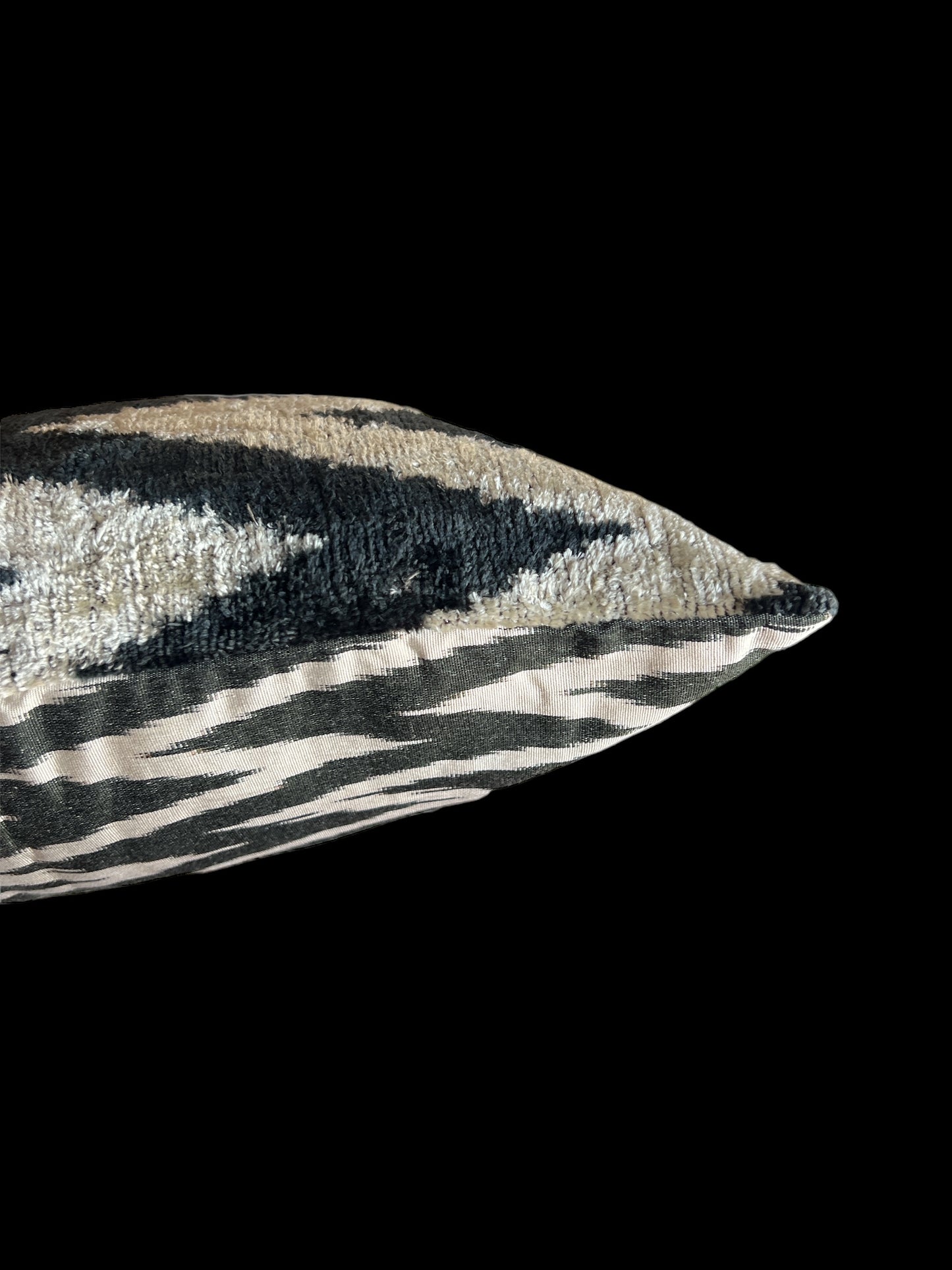 Cuscino in velluto di seta ikat
