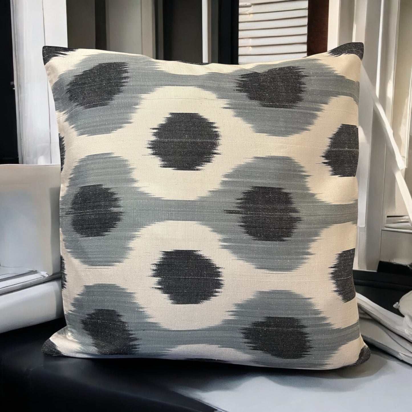 Cuscino in pura seta ikat