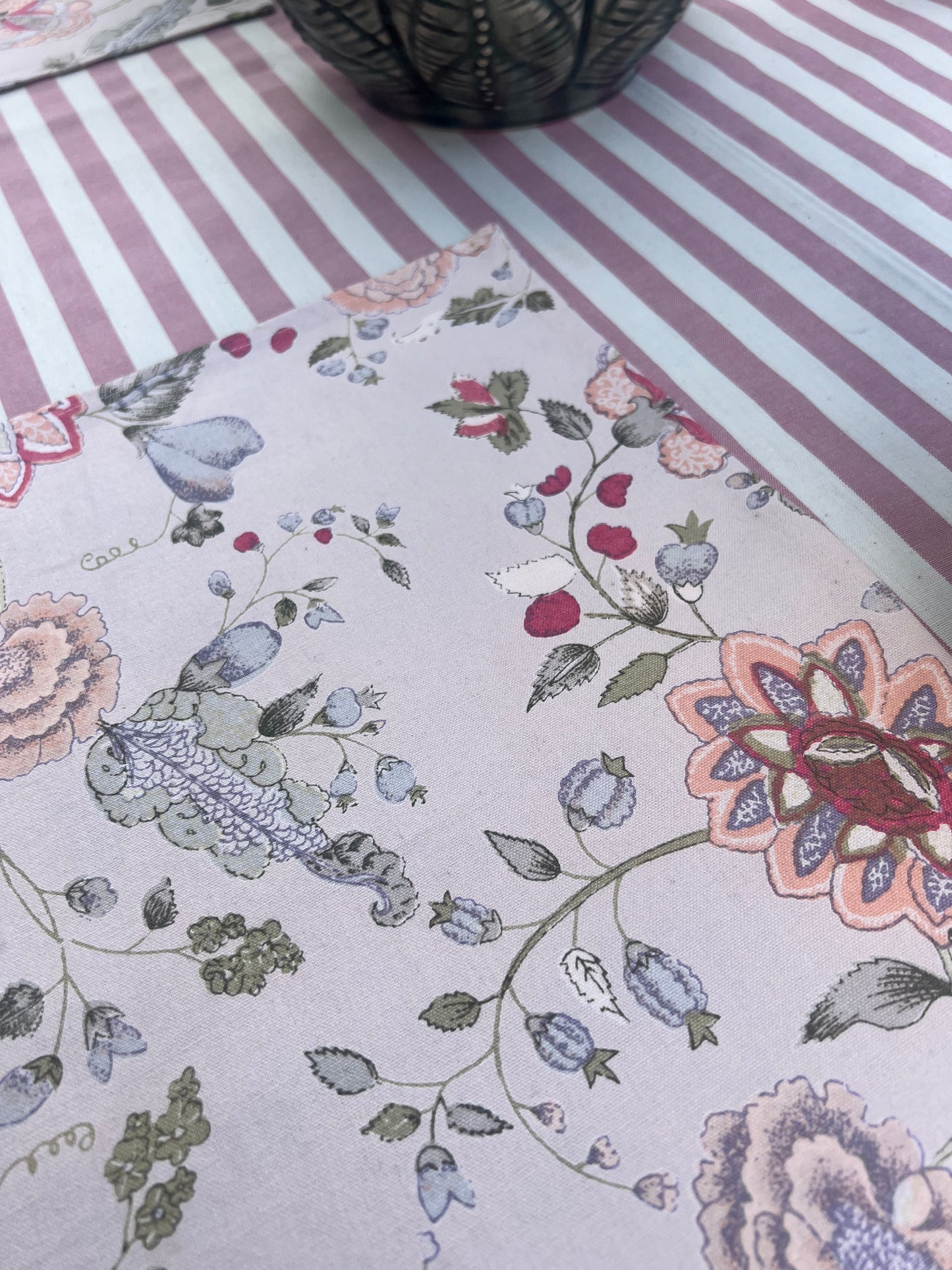 Collezione Indira: variante fiori rosa