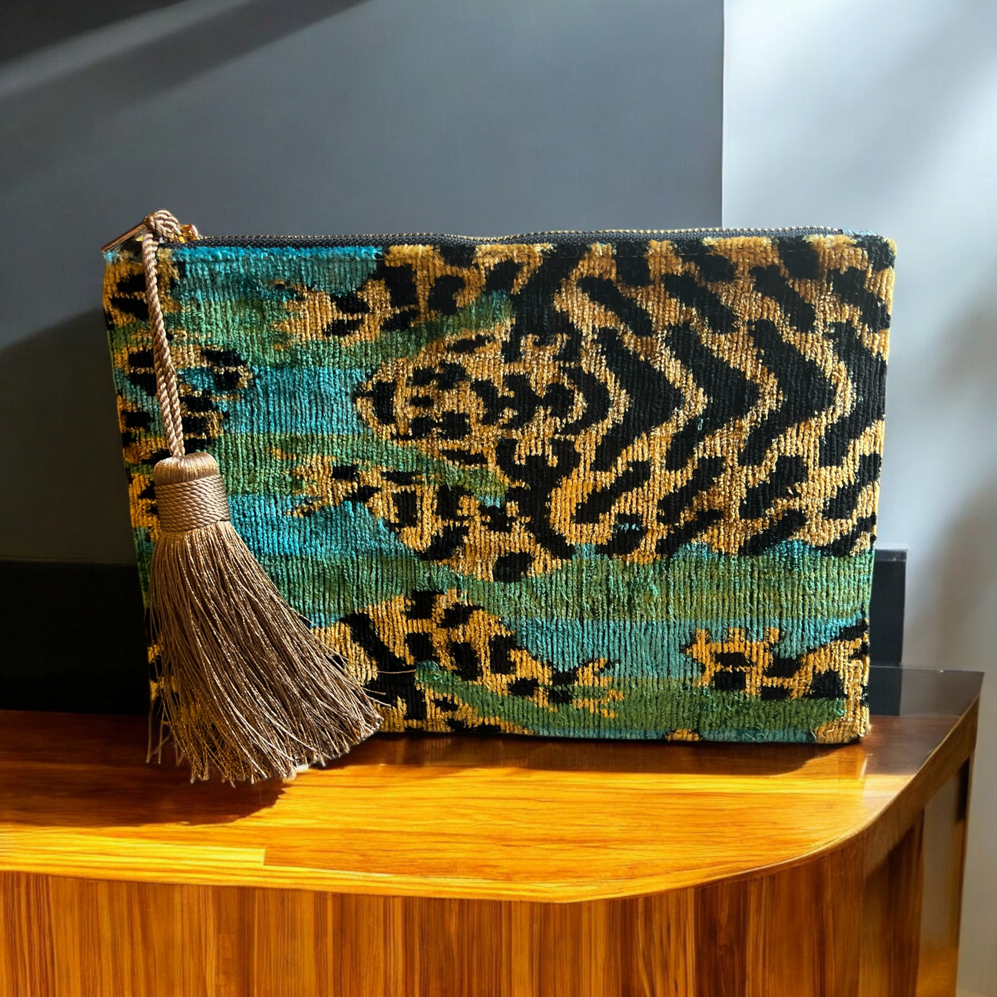 Pochette in velluto ikat